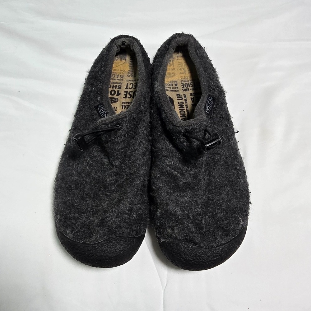 KEEN Howser II Slipper Mens 11 Grey Wool Faux Fur Lining Bungee Clog 1025550